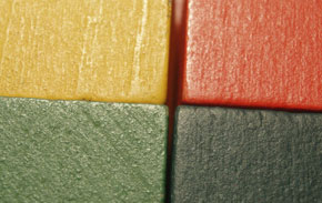 Foto: microshots.org Bunte Holzklötze